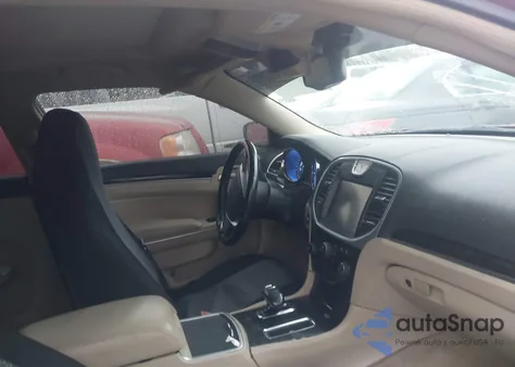 2014 Chrysler 300 z USA, uszkodzony, nr VIN 2C3CCAAG5EH238455